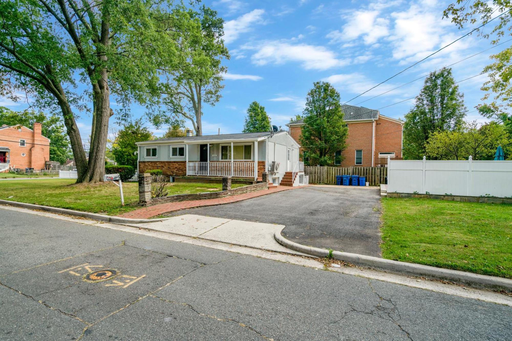 Escape To Our Cozy 3 Bed Rm 2 Bath Unit In Alexandria Va 빌라 외부 사진